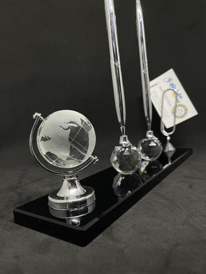 Masaüstü Hediyelik Cam Aksesuar Çift Kalem Dünya ve Not Kartlıklı Masalık Gümüş