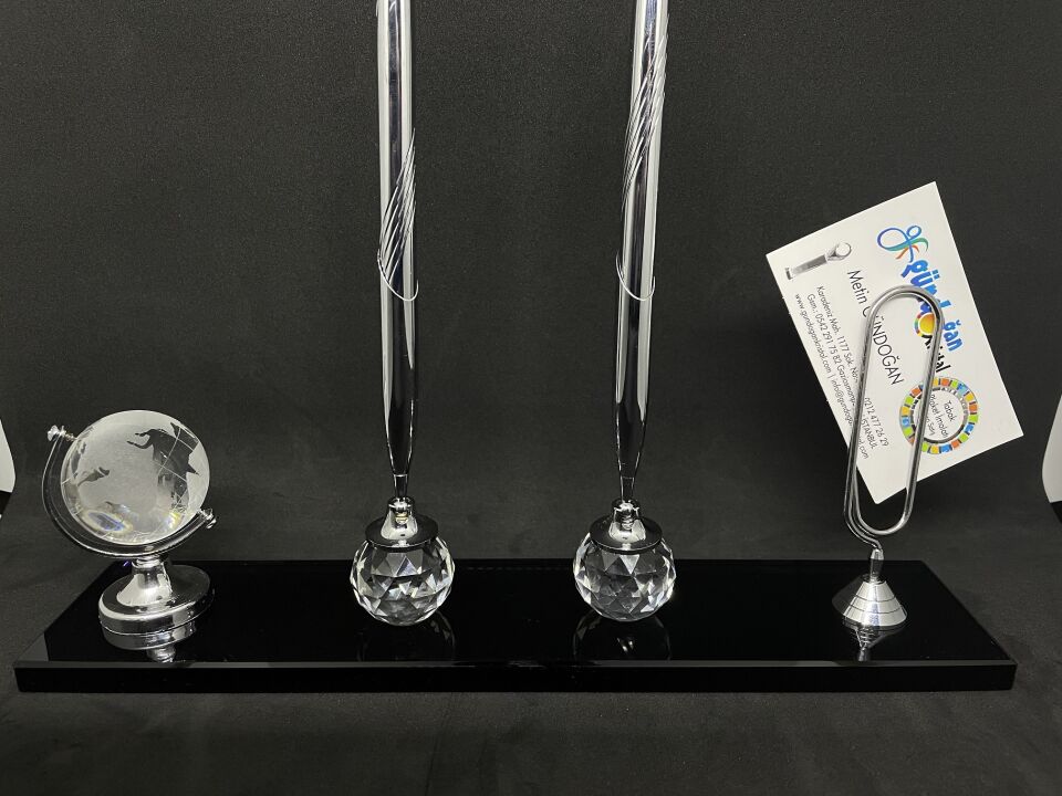 Masaüstü Hediyelik Cam Aksesuar Çift Kalem Dünya ve Not Kartlıklı Masalık Gümüş