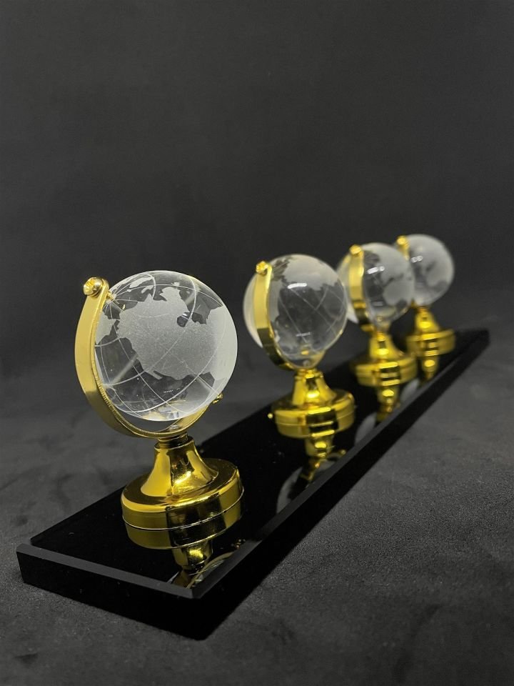 Hediyelik Cam Dünya Figürleri Altın