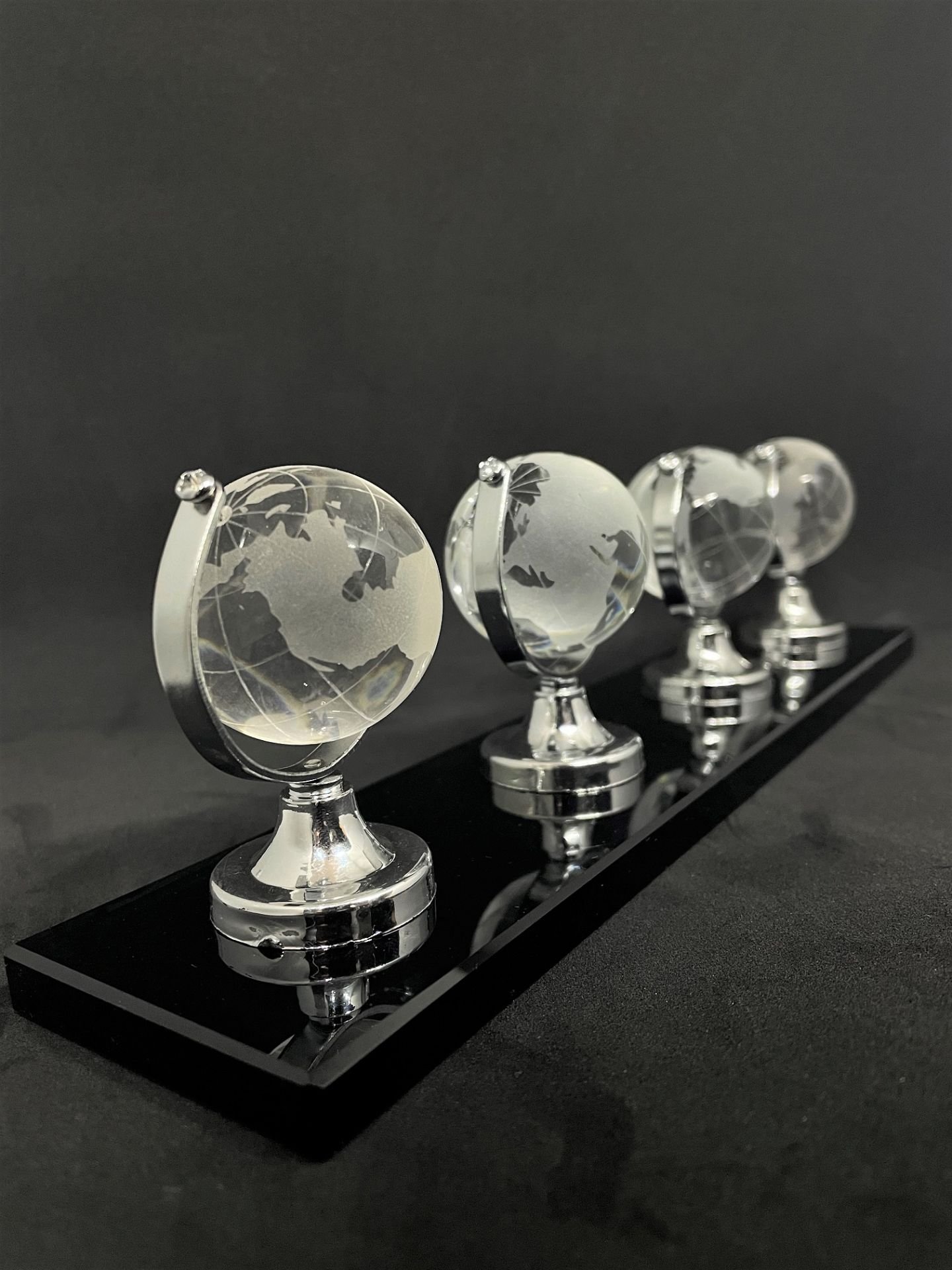 Hediyelik Cam Dünya Figürleri Gümüş