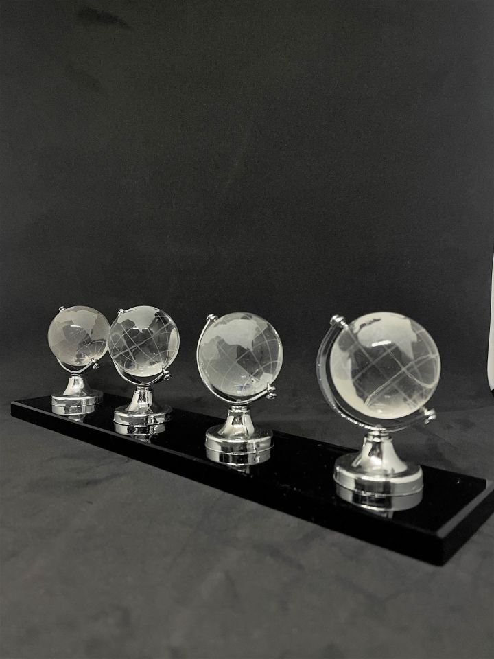 Hediyelik Cam Dünya Figürleri Gümüş