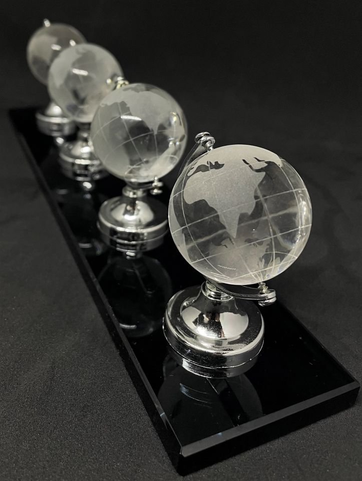 Hediyelik Cam Dünya Figürleri Gümüş
