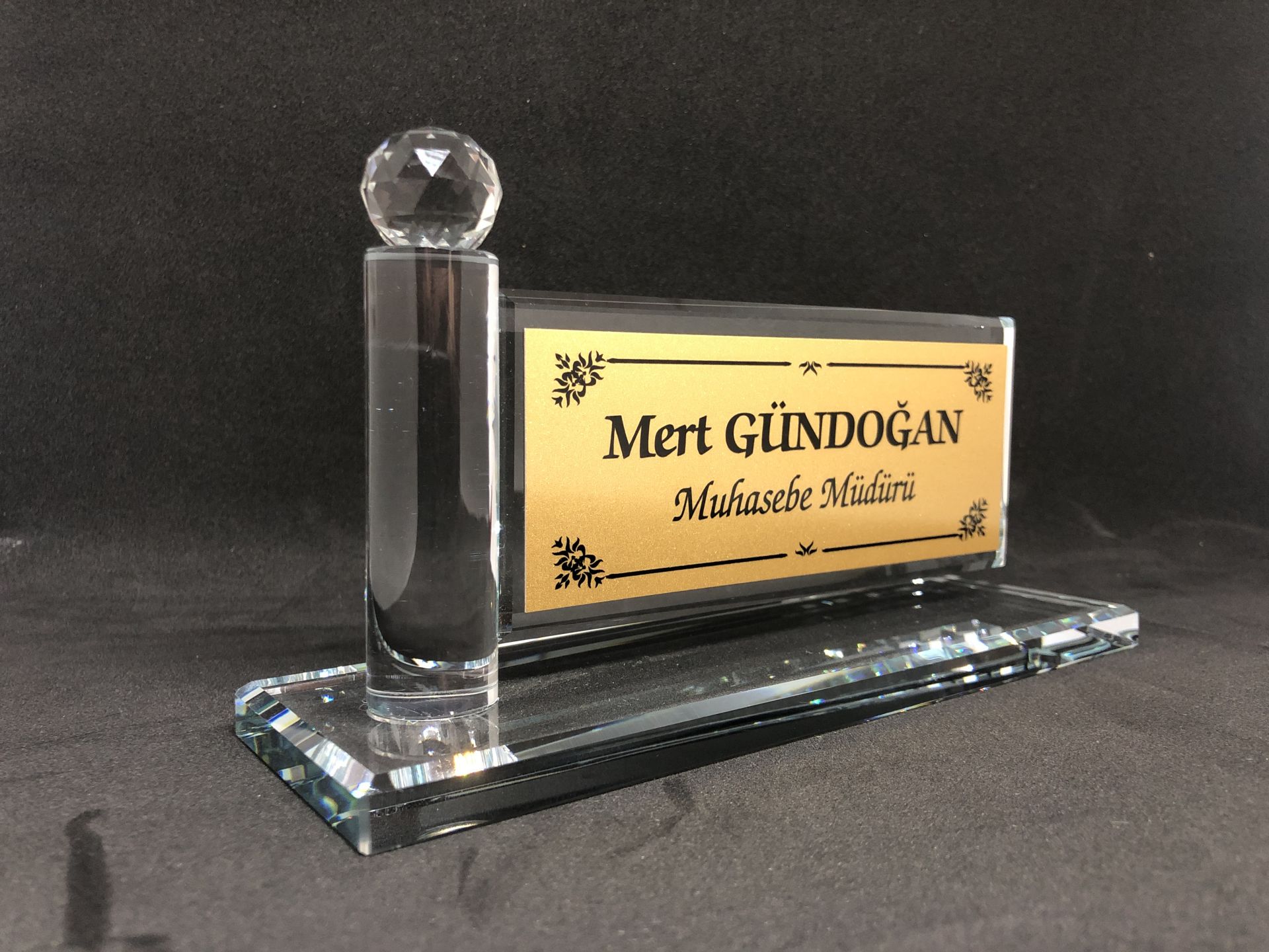 Çubuklu Masa İsimlik Altın