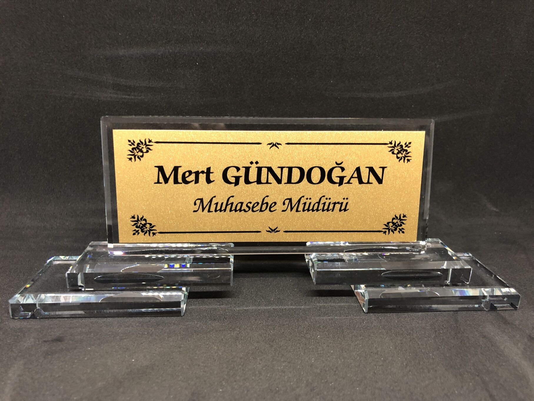 Hediyelik Masaüstü Cam Masa İsimliği Altın