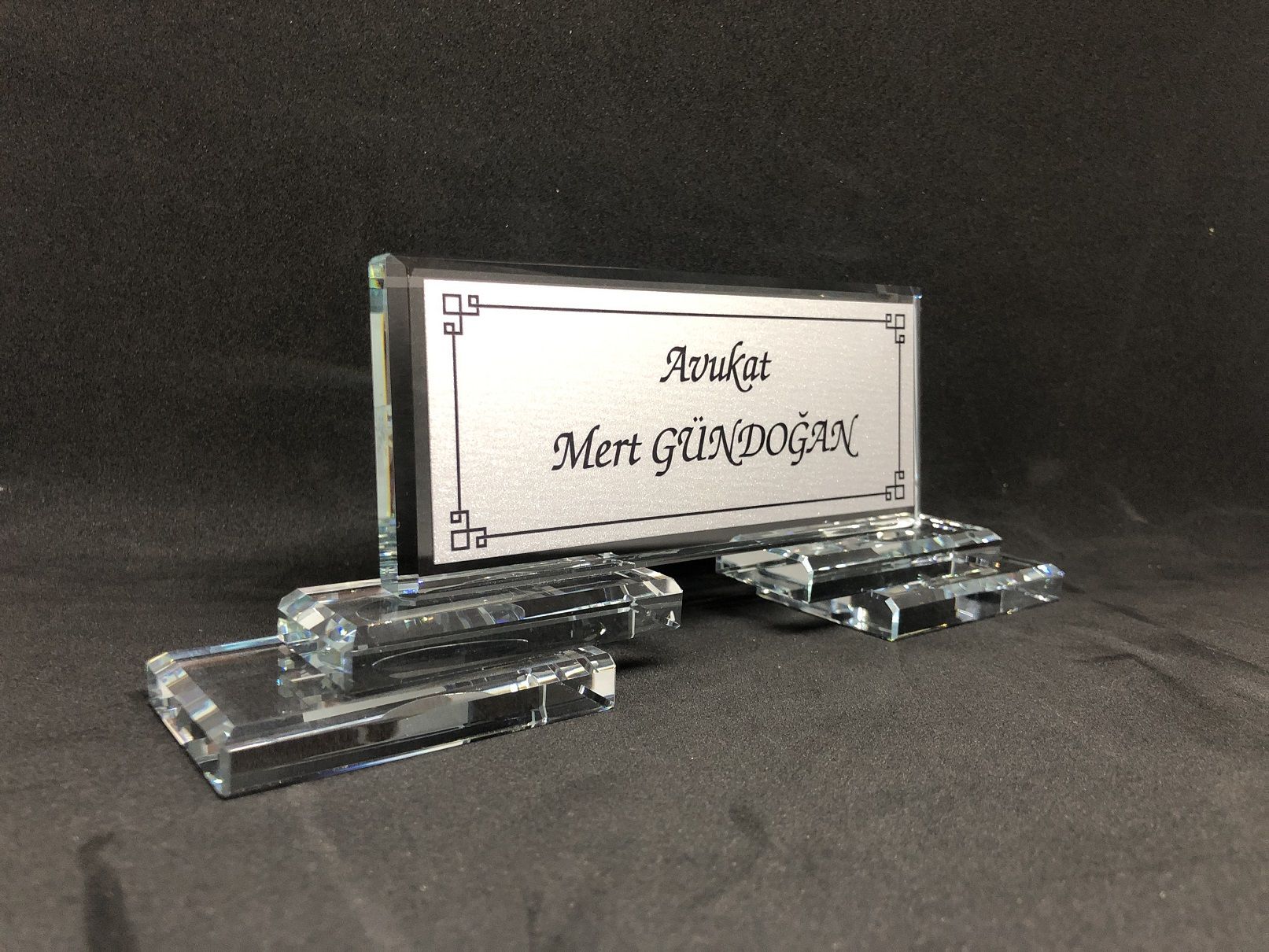 Hediyelik Masaüstü Cam Masa İsimliği Gümüş