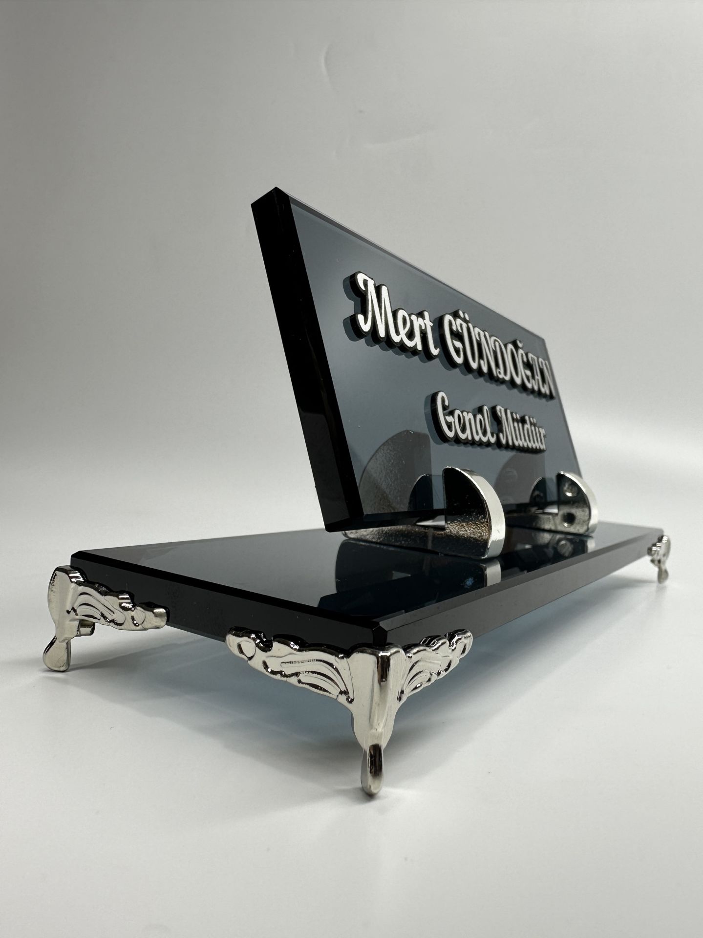 Metal Ayak Yükseltme ve Kabartma Yazılı Masa İsimliği Ofis Hediyelik