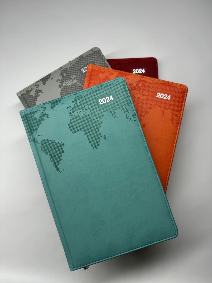 TERMO DERİ TARİHLİ HARİTALI 1. SINIF KALİTE İSME VEYA KİŞİYE ÖZEL AJANDA 2 gri