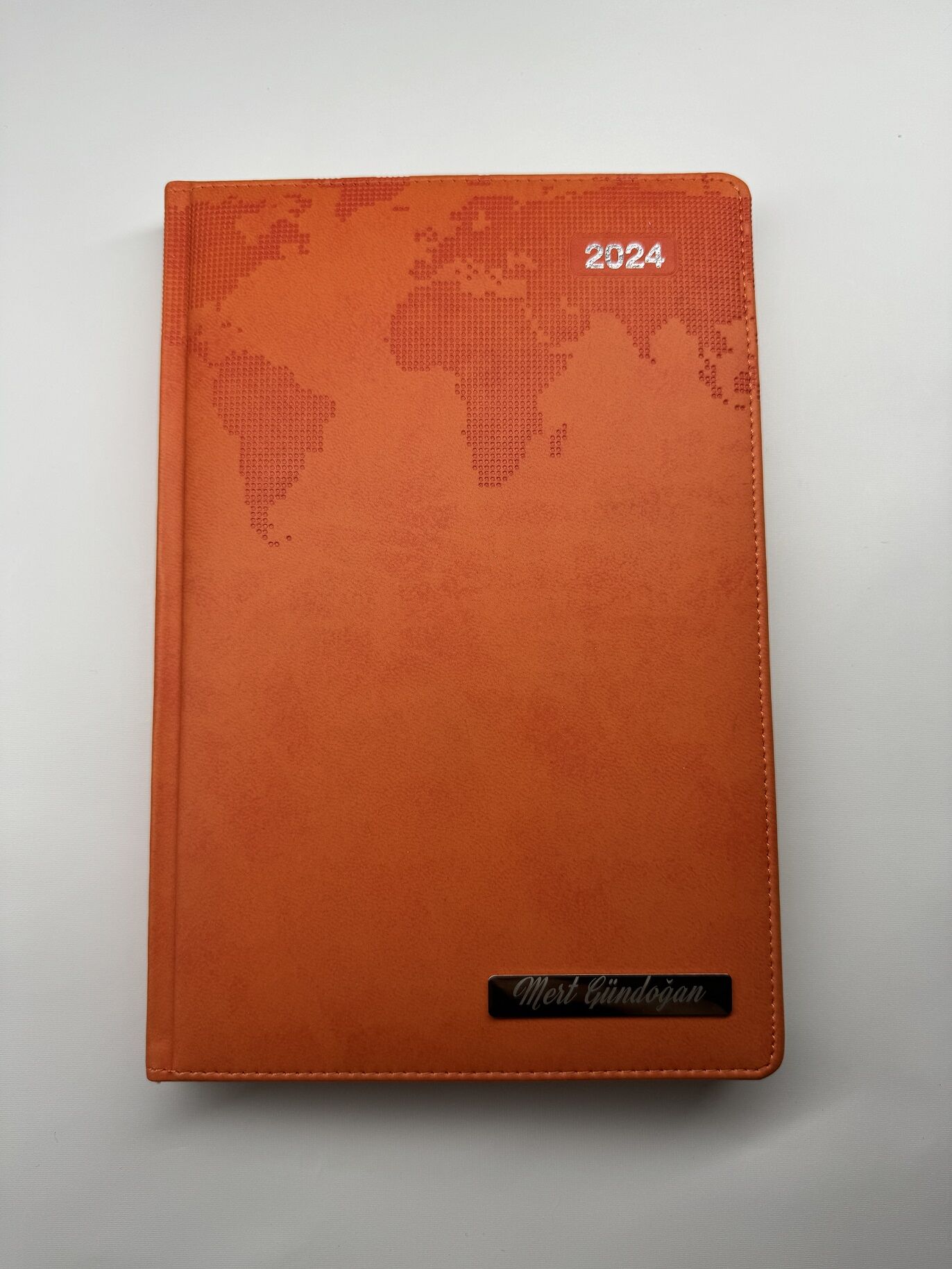 TERMO DERİ TARİHLİ HARİTALI 1. SINIF KALİTE İSME VEYA KİŞİYE ÖZEL AJANDA 2 turuncu