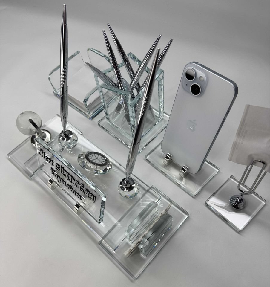 VIP Şeffaf Cam Masa İsimlik Ful Set Hediyelik Deri Kutu ve Kabartma Yazılı Gümüş