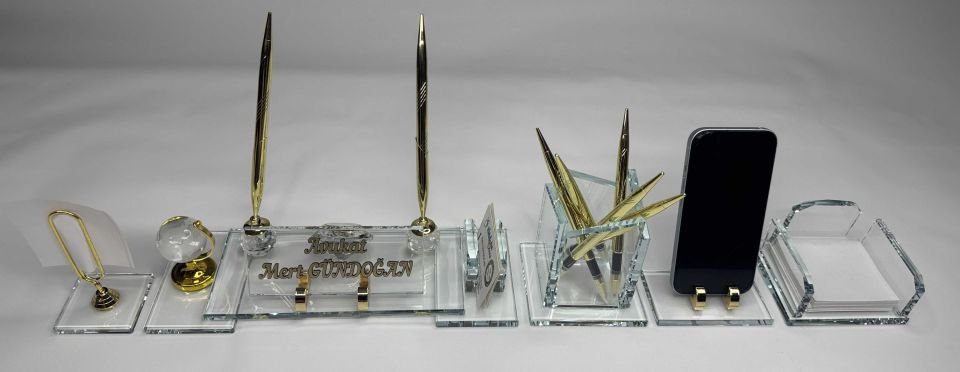 VIP Şeffaf Cam Masa İsimlik Ful Set Hediyelik Deri Kutu ve Kabartma Yazılı Altın