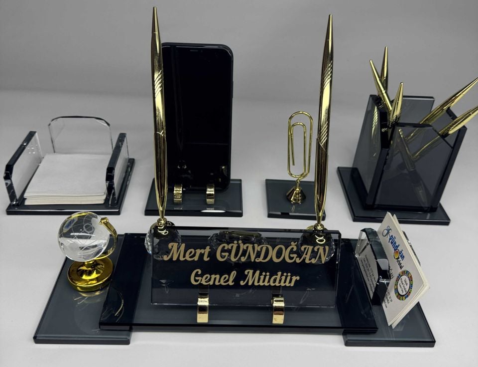 VIP Füme Cam Masa İsimlik Ful Set Hediyelik Deri Kutu ve Kabartma Yazılı