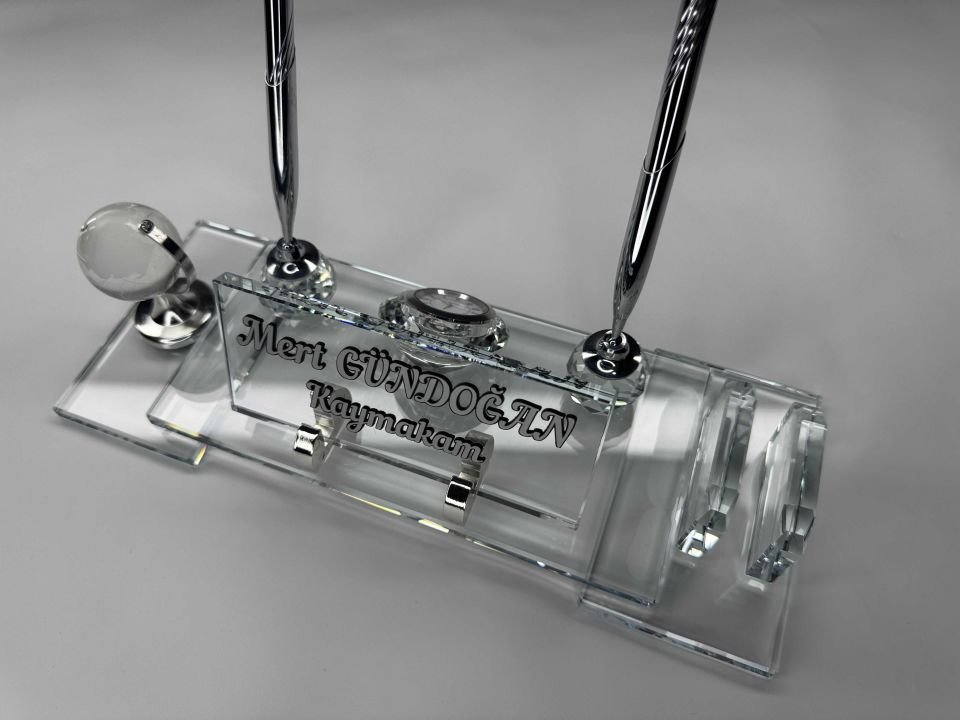 Şeffaf Cam İsimlik Çift Ayak Kalem Saat Dünya ve Kartvizit Figürlü Özel Hediyelik