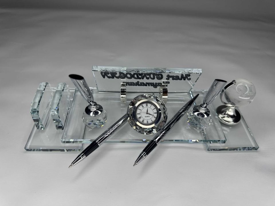 Şeffaf Cam İsimlik Çift Ayak Kalem Saat Dünya ve Kartvizit Figürlü Özel Hediyelik