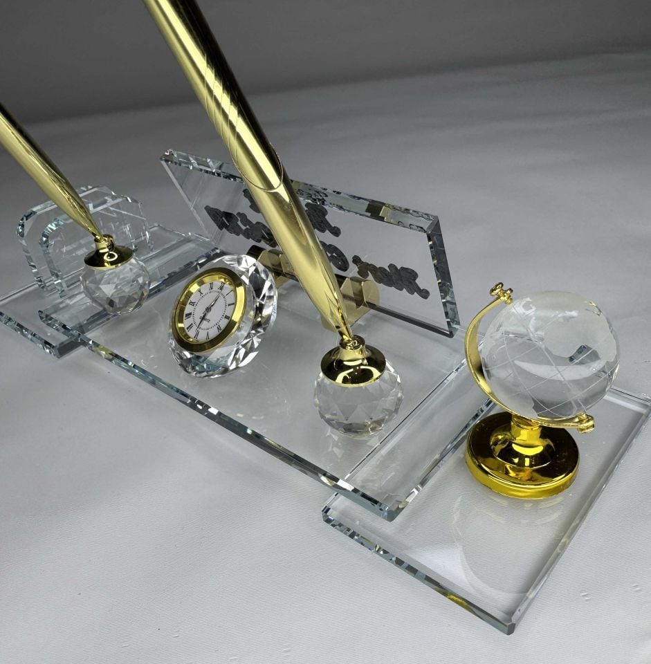 Şeffaf Cam İsimlik Çift Ayak Kalem Saat Dünya ve Kartvizit Figürlü Özel Hediyelik Altın