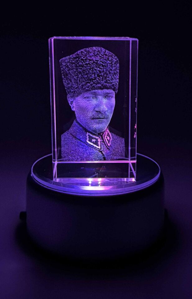 Atatürk 3d Silüet Küp Cam İçi Lazer Patlatma 3
