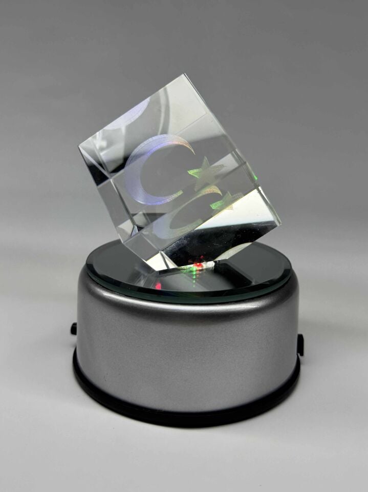 Cam İçi Küp Patlatma Türk Bayrağı Dönen Platformlu