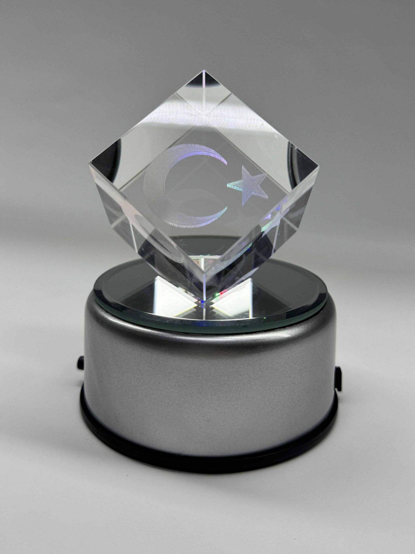 Cam İçi Küp Patlatma Türk Bayrağı Dönen Platformlu