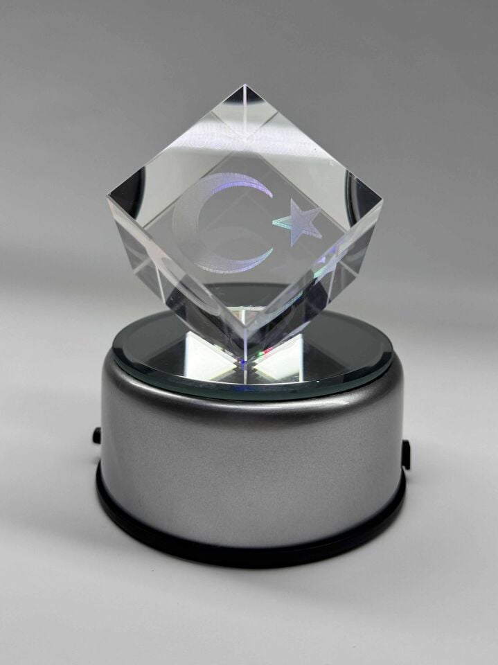 Cam İçi Küp Patlatma Türk Bayrağı Dönen Platformlu