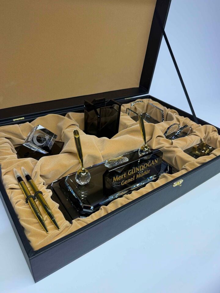 VIP Füme ve Şeffaf Cam Masa İsimlik Ful Set Hediyelik Türk Bayrağı İşlemeli Altın