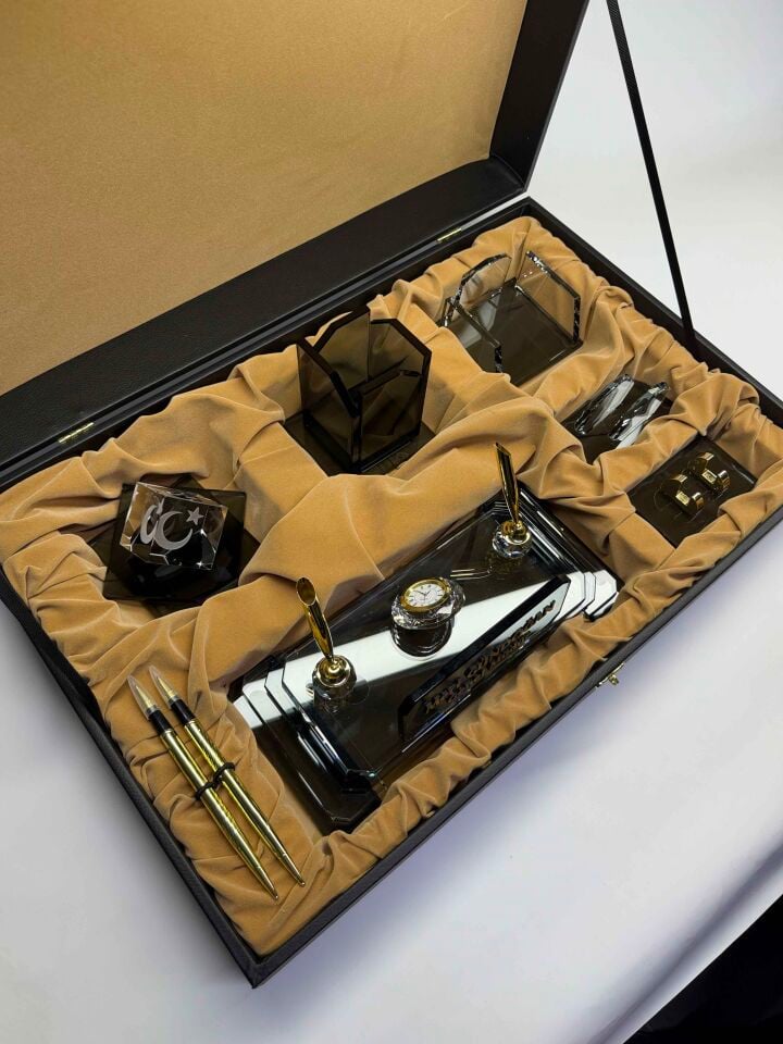 VIP Füme ve Şeffaf Cam Masa İsimlik Ful Set Hediyelik Türk Bayrağı İşlemeli Altın