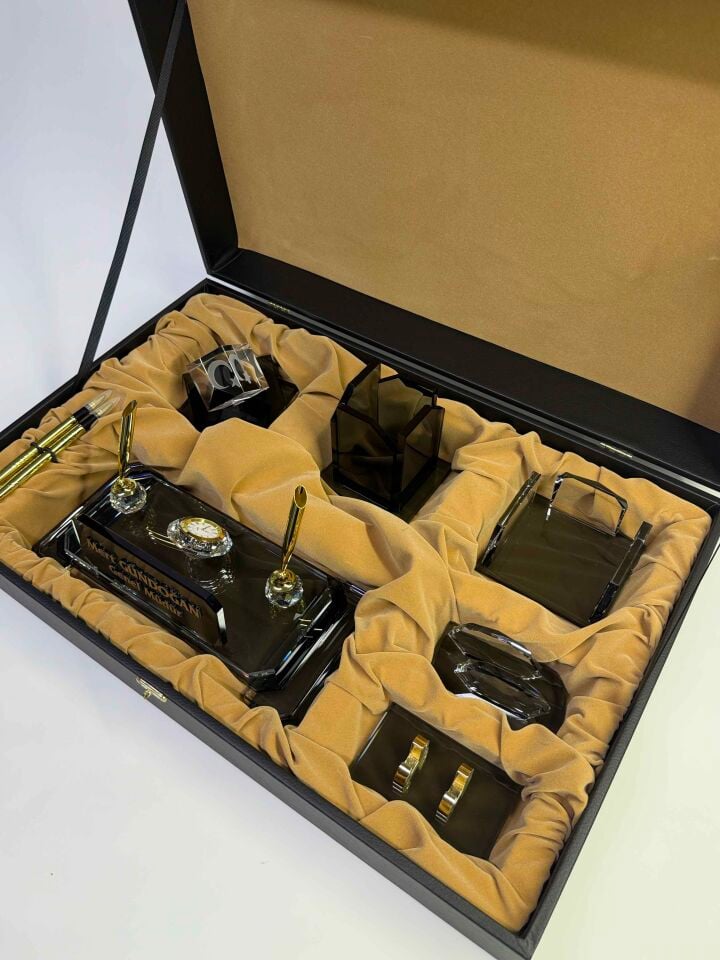 VIP Füme ve Şeffaf Cam Masa İsimlik Ful Set Hediyelik Türk Bayrağı İşlemeli Altın