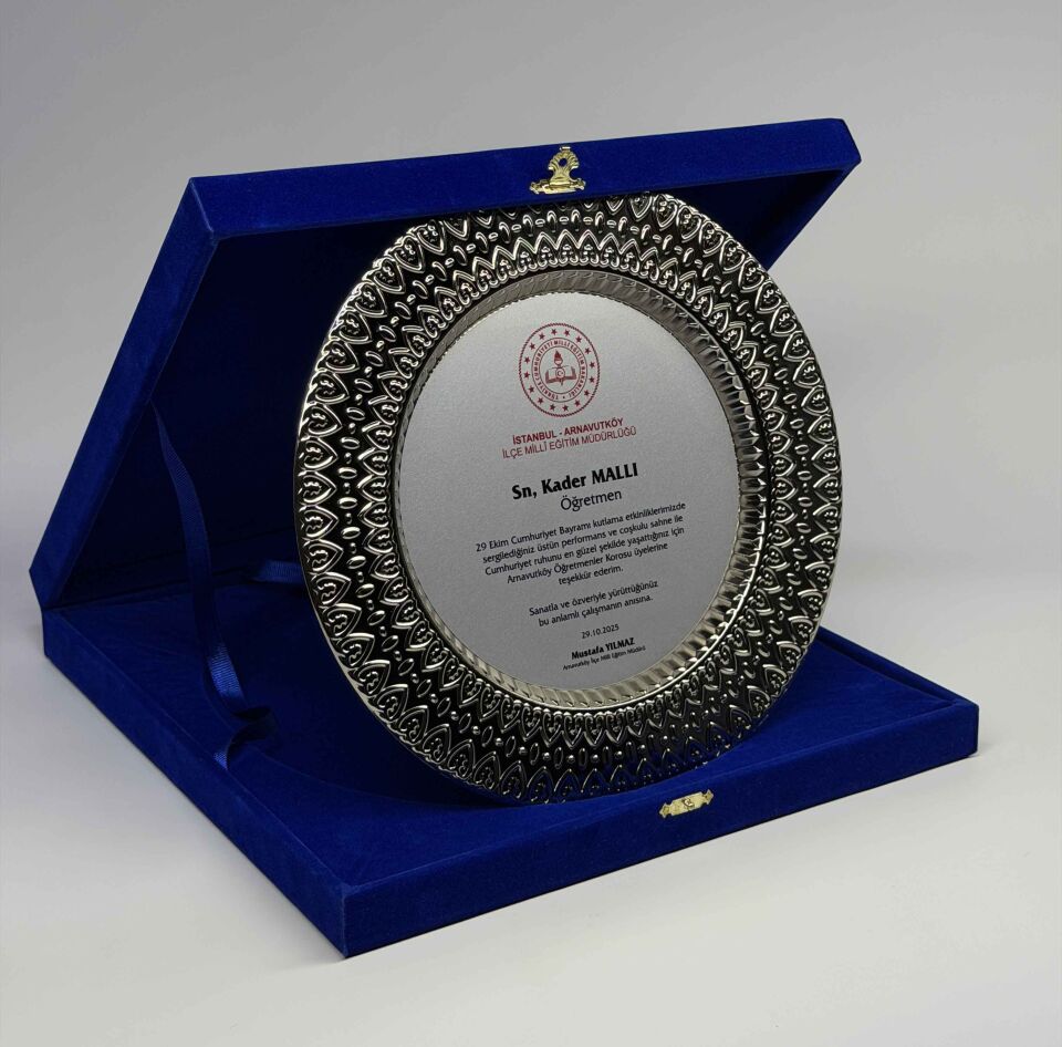 Kalpli Metal Tabak Plaket Şilt Gümüş 02